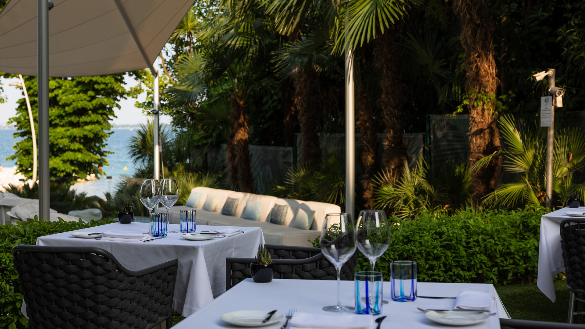 Restaurant in Desenzano with lake view Restaurant in Desenzano with lake view