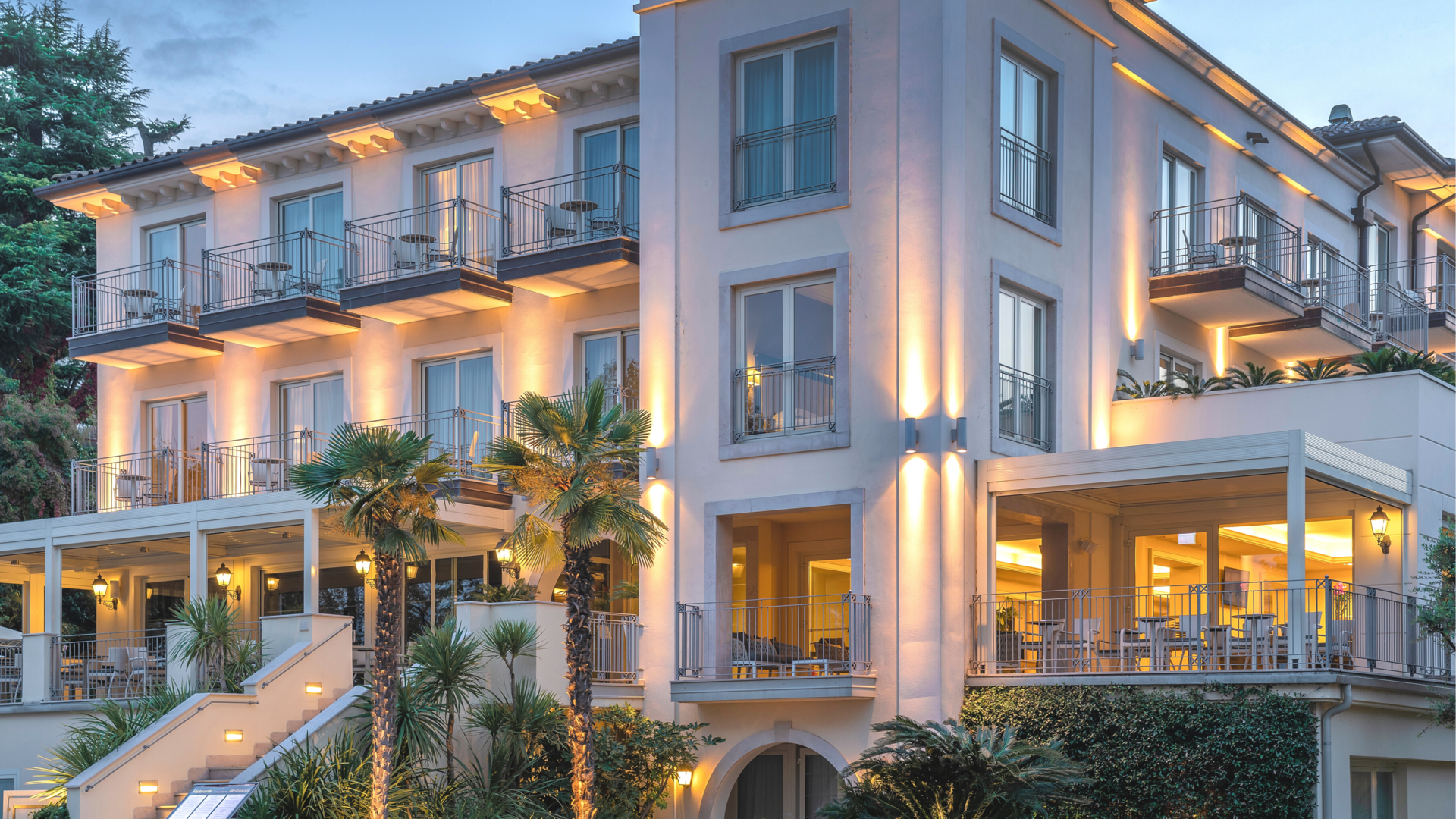 Restaurant in Desenzano with lake view Restaurant in Desenzano with lake view