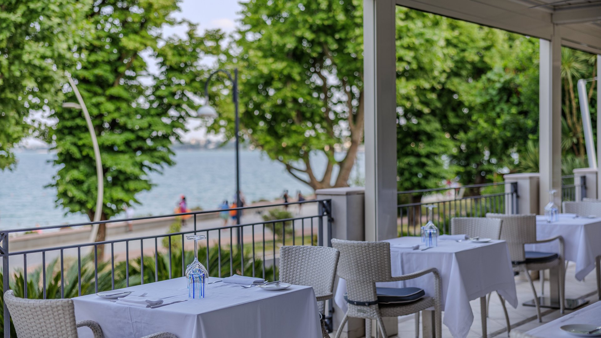 Ristorante a Desenzano con vista lago
