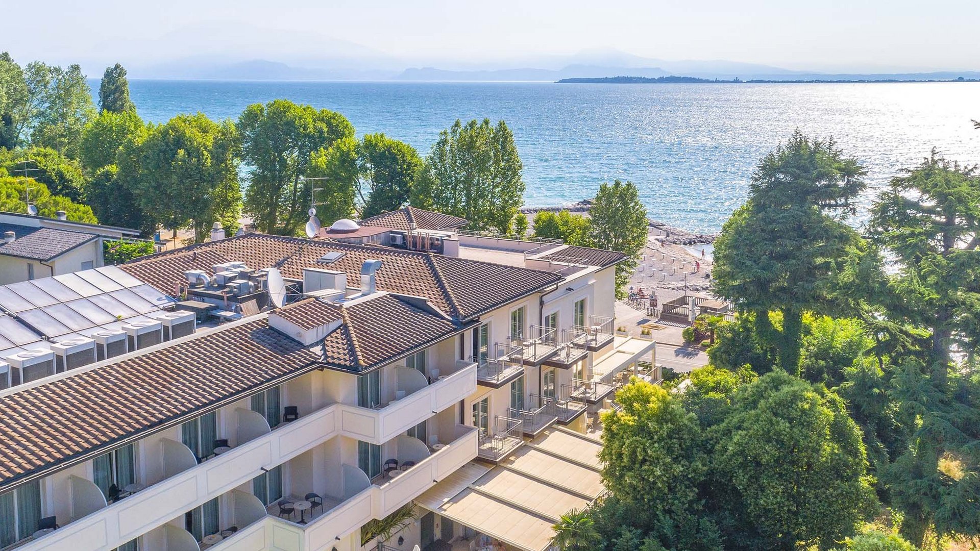 Restaurant in Desenzano with lake view Restaurant in Desenzano with lake view