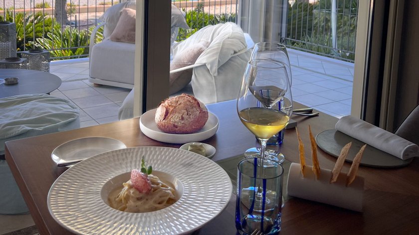 BUSINESS LUNCH BUSINESS LUNCH